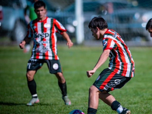 Espigas golpe� en la Villa y volvi� a la victoria